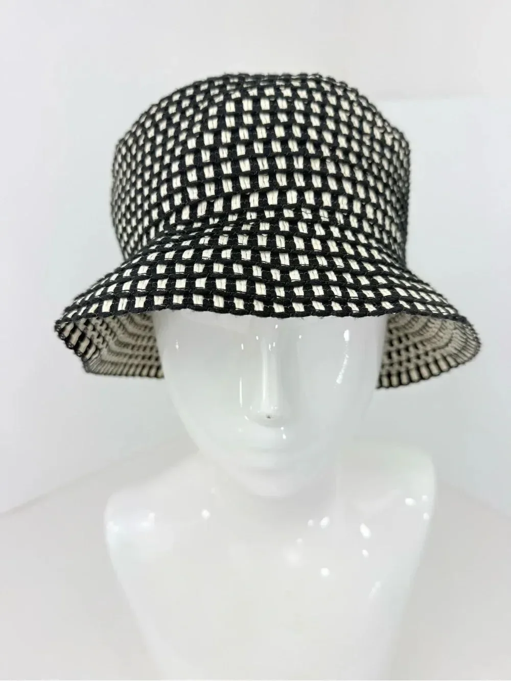 Filippo Catarzi Black Cream Woven Geometric Short Brim Bucket Hat NWOT